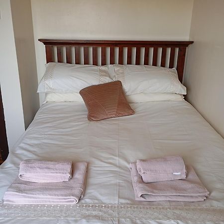 Room In Bungalow - Very Nice View With This Room 斯尼姆 外观 照片
